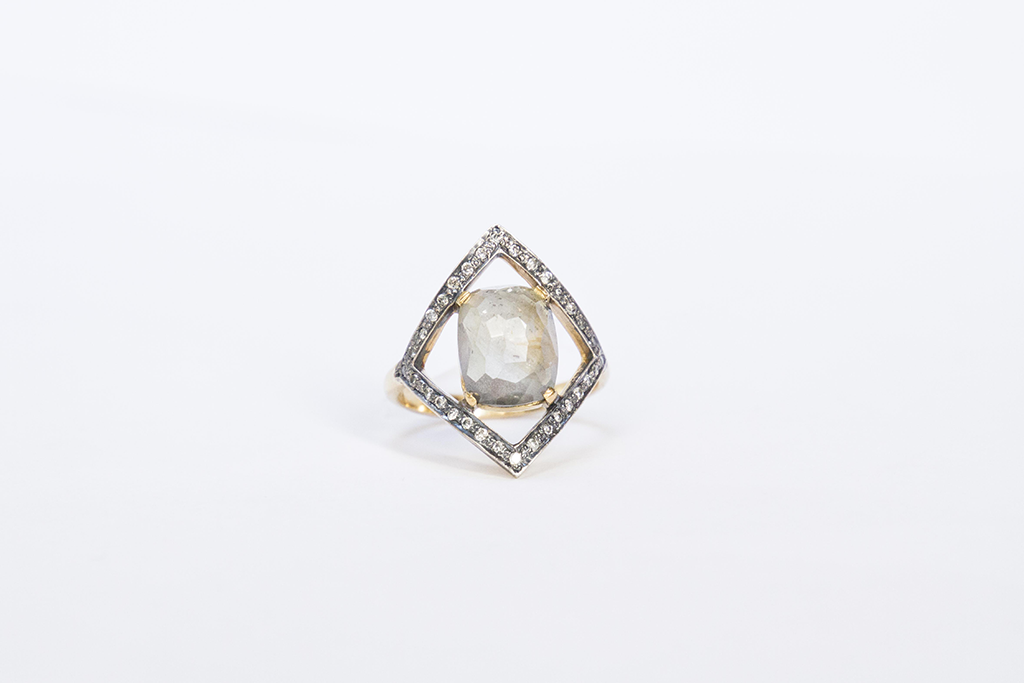 Rhomb sapphires ring Image 1